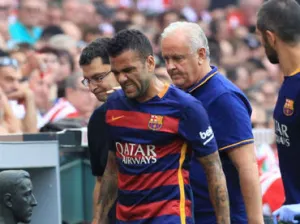Dani Alves sería baja por un mes