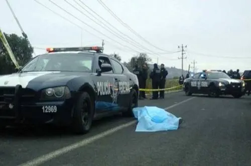 Enfrentamiento entre delincuentes y policías deja un muerto en la carretera federal Puebla-Tehuacán