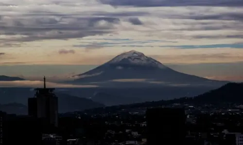 Registra Popocatépetl expulsión de ceniza que alcanzó a cinco municipios poblanos: PC Estatal