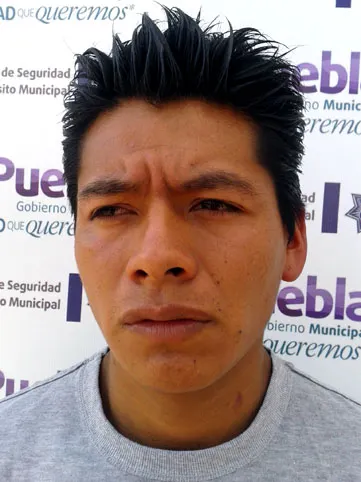 Policía municipal de Puebla aseguró a sujeto en posesión de droga