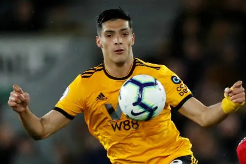 Raúl Jiménez firma contrato por cuatro años con Wolverhampton