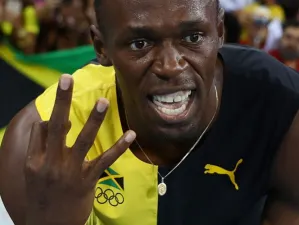Bolt sigue la fiesta, ahora con otras mujeres en Londres