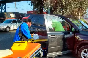 Choque en la 18 de Noviembre provoca que menor se estrelle en pavimento