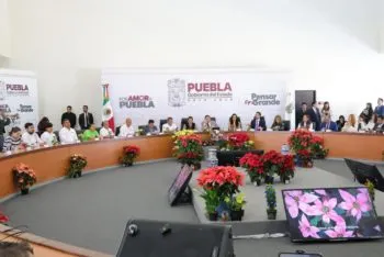 Gobierno de Puebla impulsa producción de Nochebuena; Atlixco y la Sierra Norte lideran el cultivo
