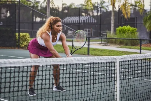 Serena Williams remonta y clasifica a cuartos de final en Auckland