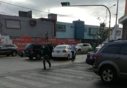 Choque en el Circuito Juan Pablo II deja cuantiosos daños materiales