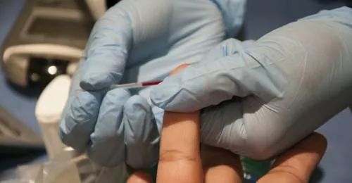 Gobierno compra pruebas de diabetes e insuficiencia renal, pero están caducas o perdidas