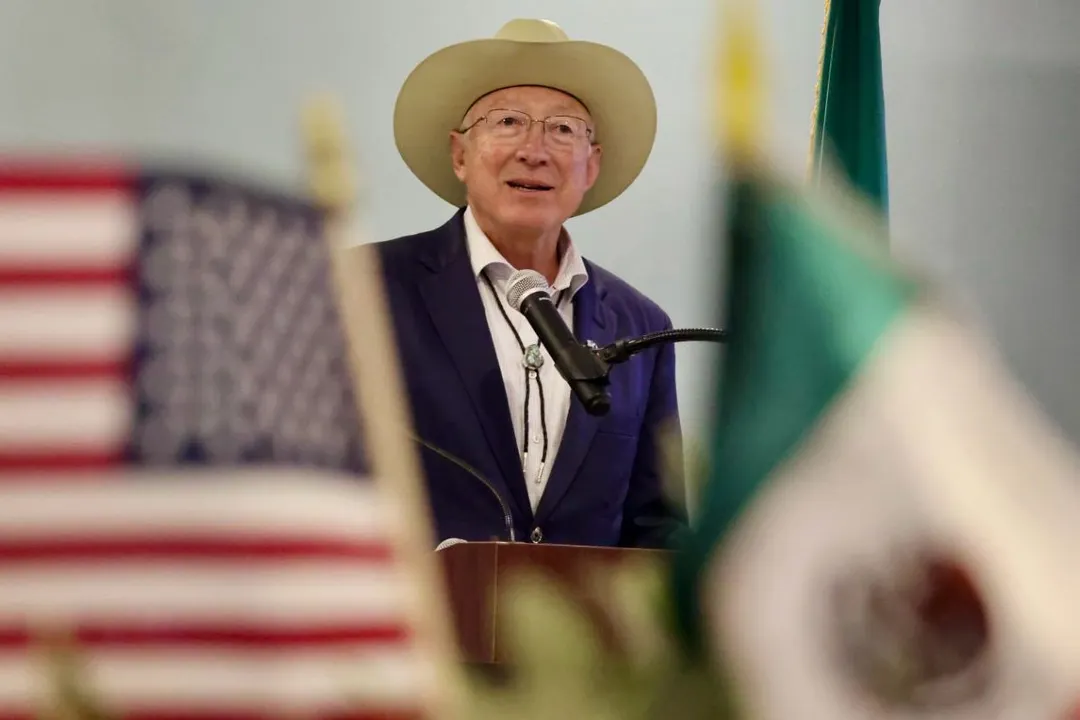 Ken - Salazar - niega - armas - del - ejercito - estadunidense
