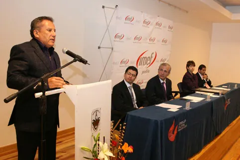 Ejecutivos de finanzas reconocen trayectoria de Enrique Agüera Ibáñez