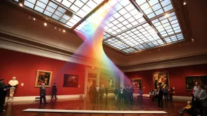 El arcoiris que entró en un museo de Ohio gracias a un mexicano.