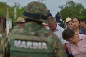 Marinos persiguen al Chapo y dejan terror, desplazados, desaparecidos