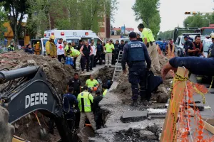 Empleados de CI quedan sepultados en obras de colector pluvial