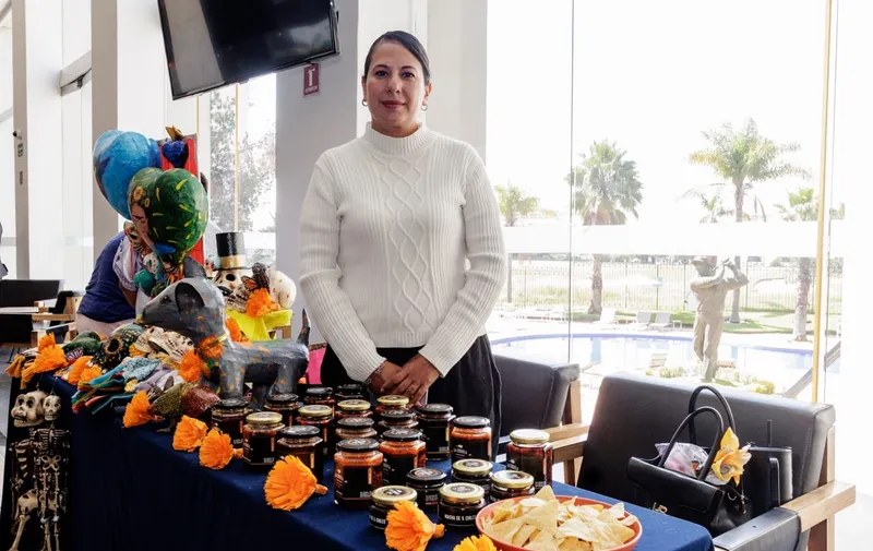 Ventas por más de 1.5 mdp, logran personas artesanas y emprendedoras apoyadas por el gobierno municipal en la temporada navideña