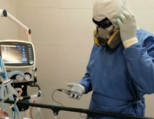 Médico y un investigador de Puebla trabajan en un estetoscopio inalámbrico