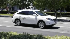 Policía detiene a vehículo autónomo de Google por ir muy despacio