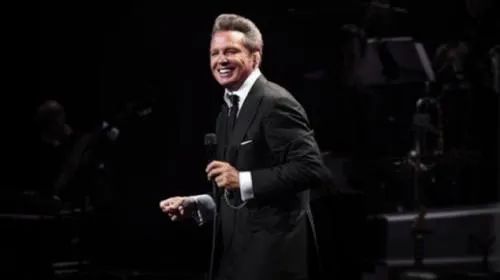 ¡Confirmado! Luis Miguel sí tiene novia