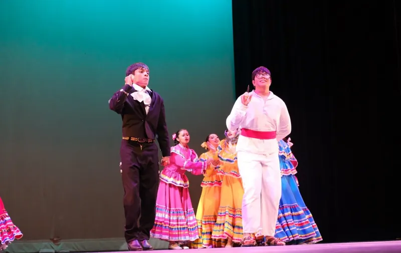 Juventudes de Puebla llevan la danza folclórica al escenario en concurso estatal