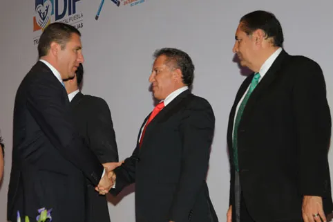 Agüera entrega reconocimientos a RMV y MEA