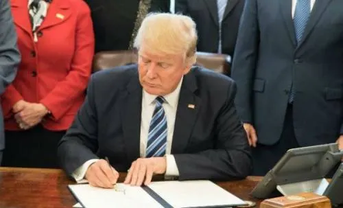 Donald Trump apela fallo de la Corte contra políticas migratorias