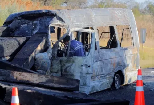 Suben a 14 los fallecidos en choque en autopista a Lagos de Moreno