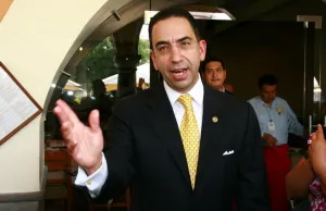 Lozano Alarcón se mofa de tallas extra de uniformes; asegura que investigarán a la Canaive