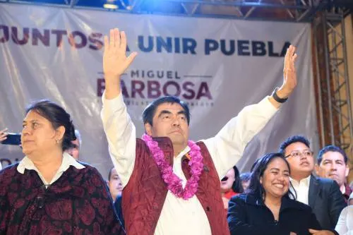 Barbosa gana encuesta de Morena y se perfila a la gubernatura de Puebla