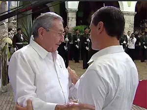 Presidente Peña Nieto da la bienvenida a Raúl Castro