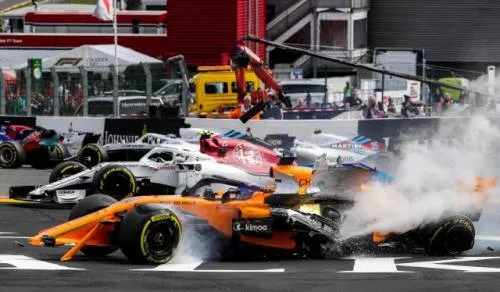 El impactante accidente de Fernando Alonso en el arranque del GP de Bélgica de la Fórmula 1