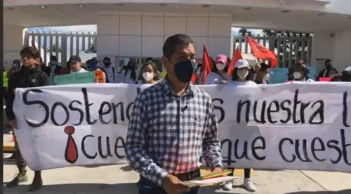 Antorcha Magisterial se manifiesta afuera de la SEP; exige el pago de salarios atrasados