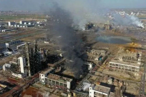 Suman 64 muertos y 28 desaparecidos tras explosión en planta en China