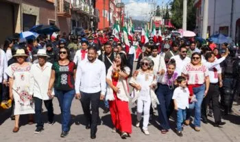 Tonantzin Fernández lidera el tradicional Desfile de Independencia