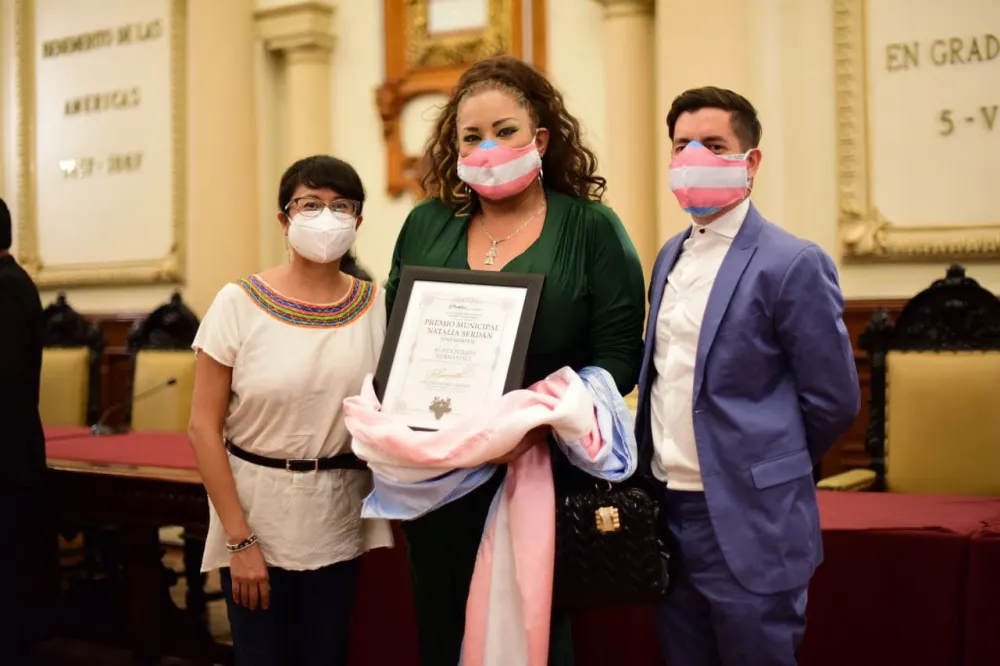 Condecora Ayuntamiento de Puebla a mujeres distinguidas con el premio Natalia Serdán