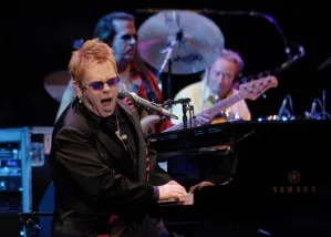 Elton John entra al Salón de la Fama