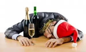 Cómo salir de la resaca tras una noche navideña