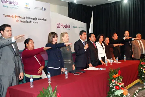 ERP entrega alarmas de seguridad a centros educativos de la capital