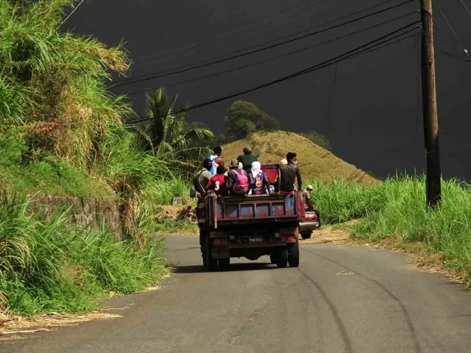 Violenta erupción del volcán Soufriere, en la isla caribeña San Vicente