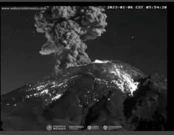 Volcán Popocatépetl recibió a los Reyes Magos con una pequeña explosión