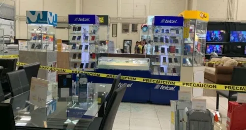 Asaltan tienda Elektra Amalucan