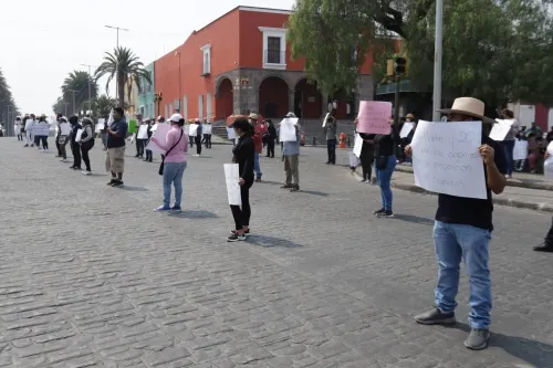 Comerciantes de San Martín y Tepeaca exigen al Gobierno del Estado que los dejen trabajar