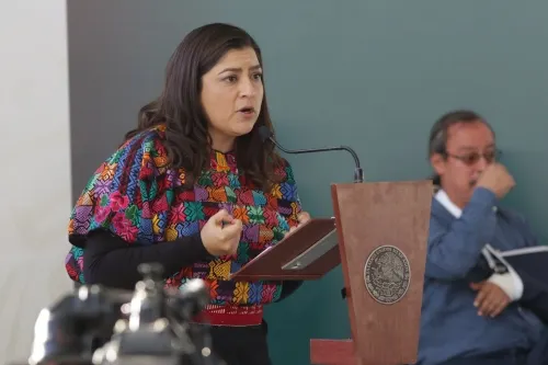 Auditan también a Claudia Rivera