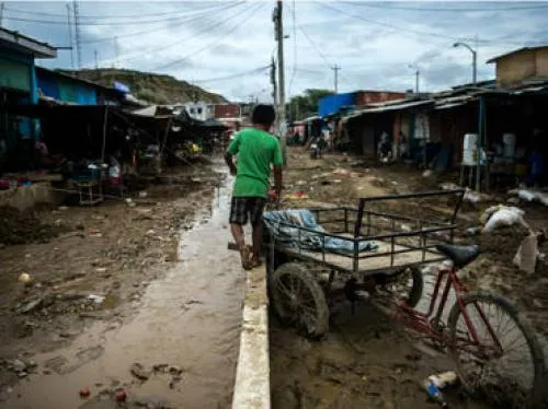 Aumenta a 90 el número de muertos por lluvias en Perú