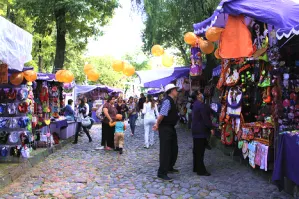 Contempla ayuntamiento reubicar ambulantes a parques públicos
