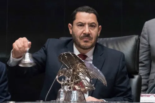 Batres va por reponer proceso para Presidencia del Senado