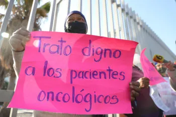 Mujeres con cáncer se manifestaron en el Hospital General del Sur; exigen medicamentos y especialistas