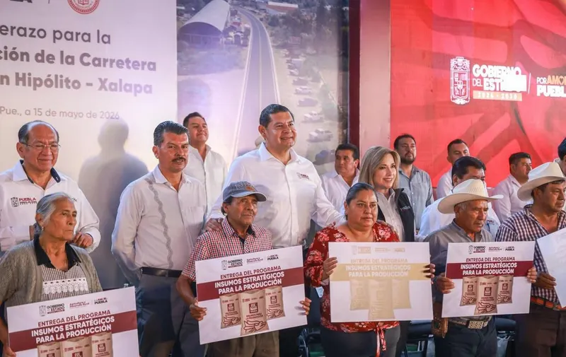 Amplía Gobierno de Puebla tecnificación del campo y entrega apoyos en Acatzingo
