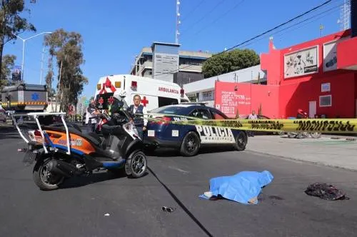 Ruta 3 atropella y mata a una mujer frente a Walmart de Reforma