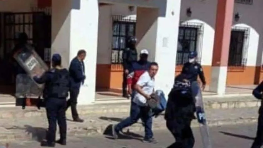 Enfrentamiento afuera de ayuntamiento en Chiapas deja dos muertos