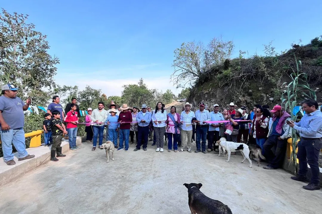 Gobierno de Ariadna Ayala contribuye a mejorar la movilidad en caminos rurales