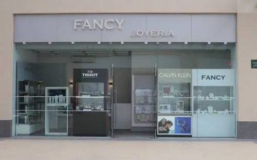 A punta de pistola, tres sujetos asaltan joyería en zona de Angelópolis; más de 1.5 mdp, el botín