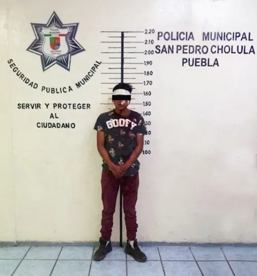 Policía  de San Pedro Cholula recupera camioneta robada y detiene al probable responsable